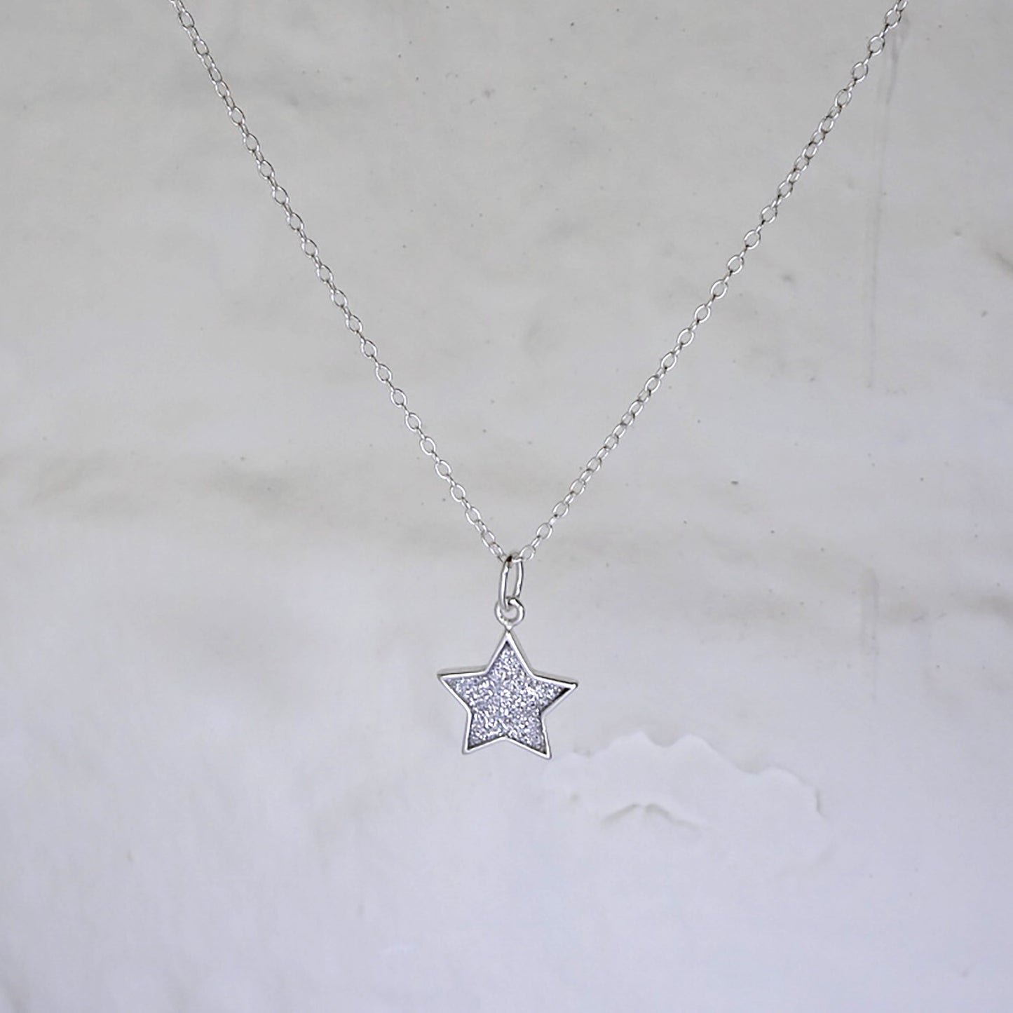 Collier avec pendentif étoile givrée en argent sterling