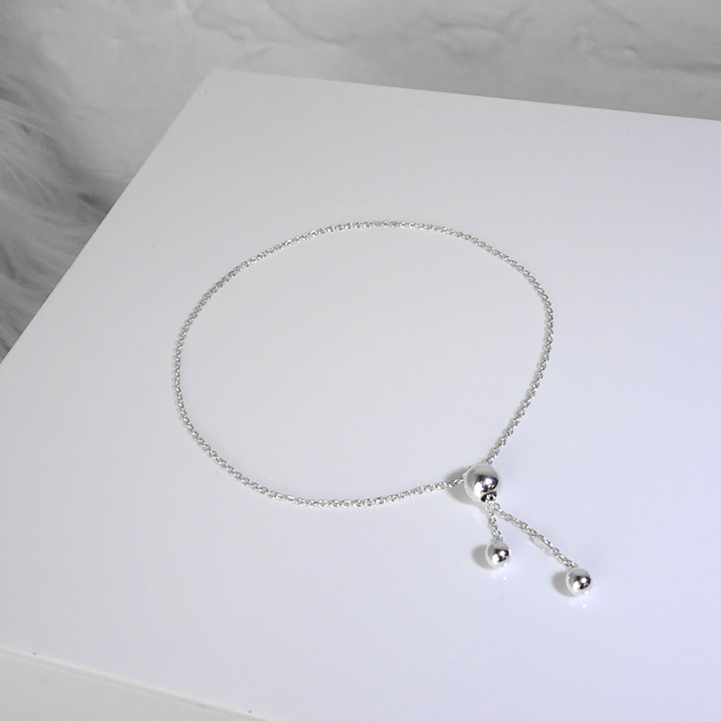 Bracelet réglable en argent sterling avec chaîne fine et fermoir à boule coulissant