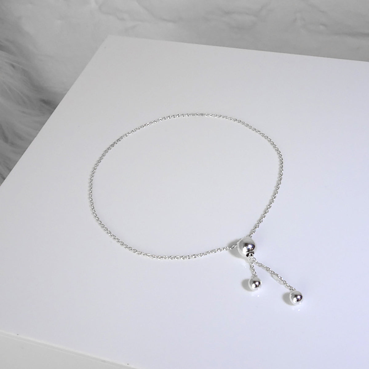 Bracelet réglable en argent sterling avec chaîne fine et fermoir à boule coulissant