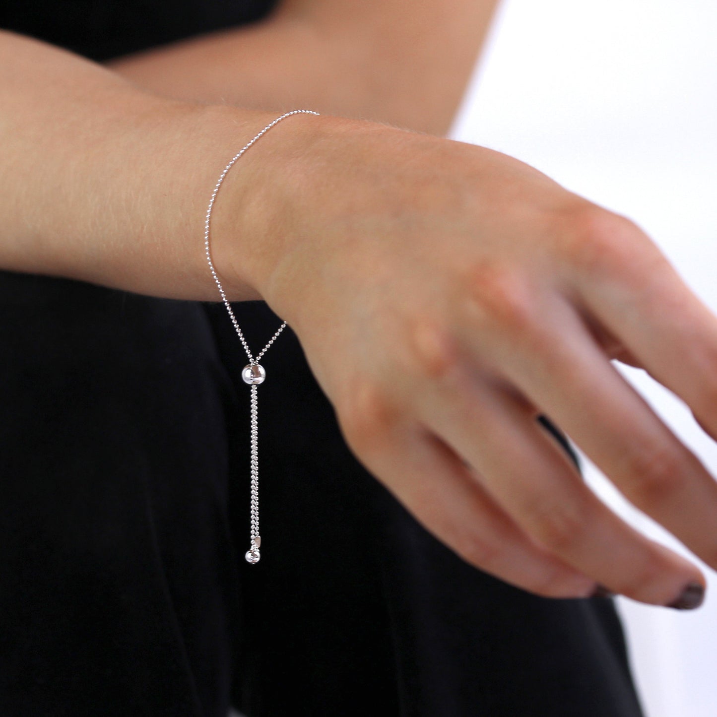 Bracelet réglable en argent sterling avec chaîne perlée et fermoir à boule coulissant