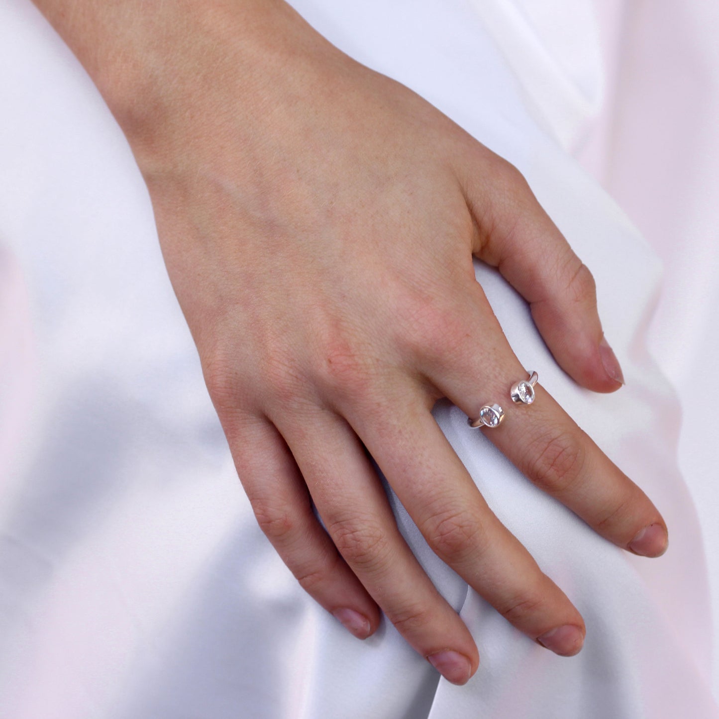 Bague ouverte réglable en argent sterling avec zircone cubique rond transparent