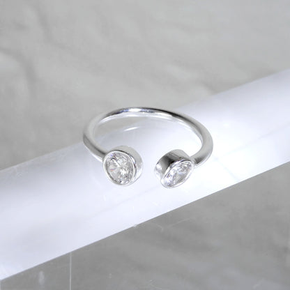 Bague ouverte réglable en argent sterling avec zircone cubique rond transparent