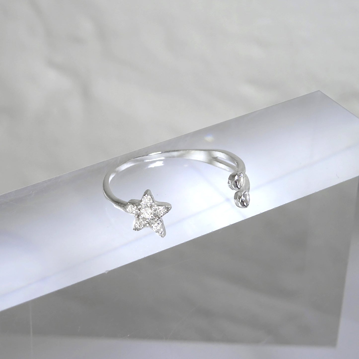 Bague ouverte réglable en argent sterling avec zircone cubique transparent