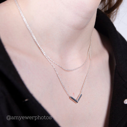 Collier en argent sterling à double couche avec barre en V de 40 cm