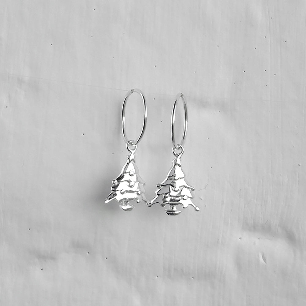 Boucles d'oreilles créoles en argent sterling avec breloque sapin de Noël de 12 mm