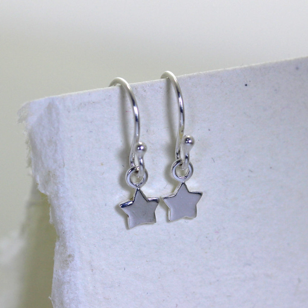 Boucles d'oreilles en argent sterling avec hameçon en forme d'étoile minuscule