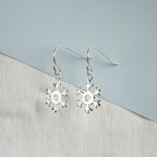 Boucles d'oreilles crochet en argent sterling avec breloque flocon de neige