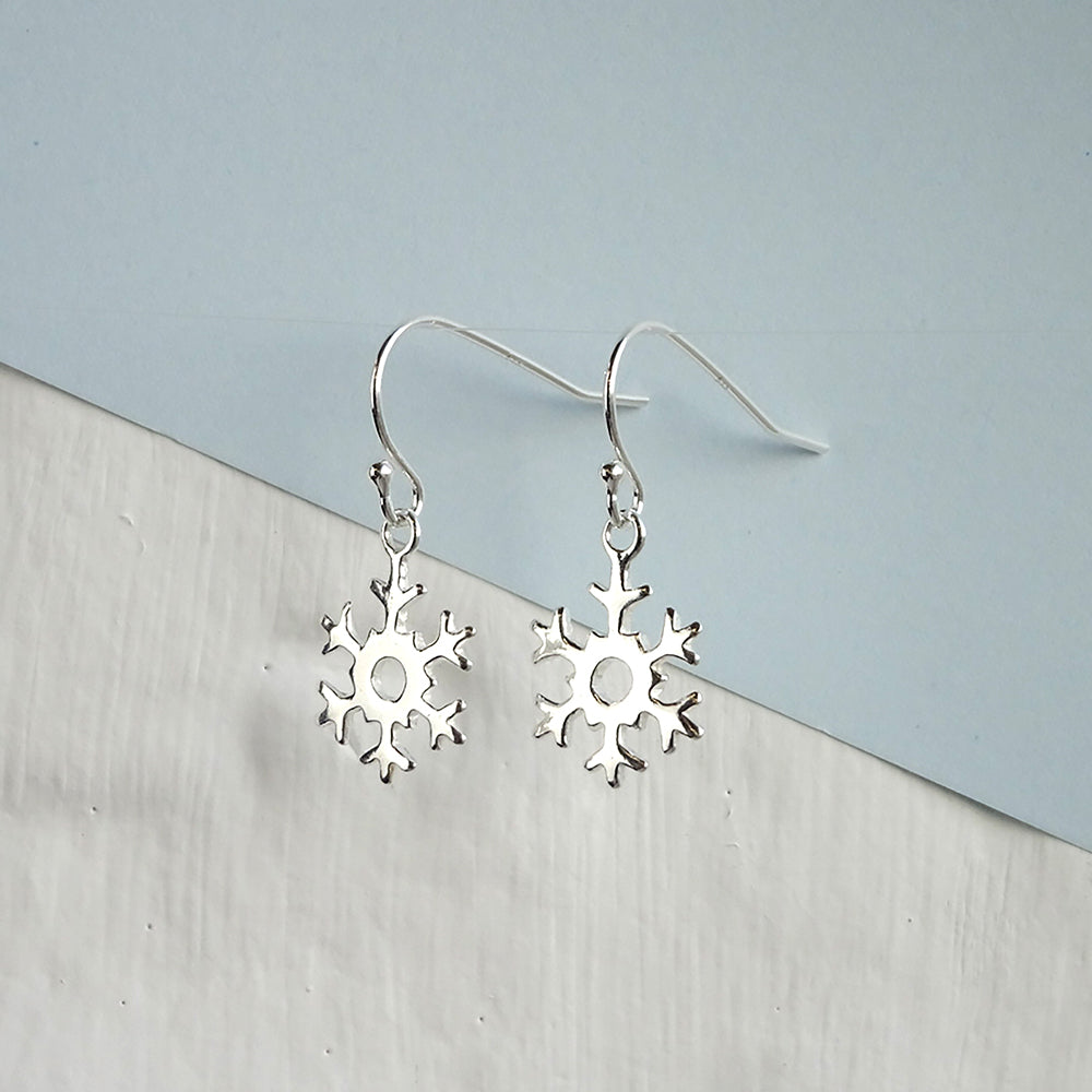 Boucles d'oreilles crochet en argent sterling avec breloque flocon de neige