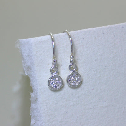 Boucles d'oreilles pendantes rondes en argent sterling avec hameçon et zircones cubiques transparents