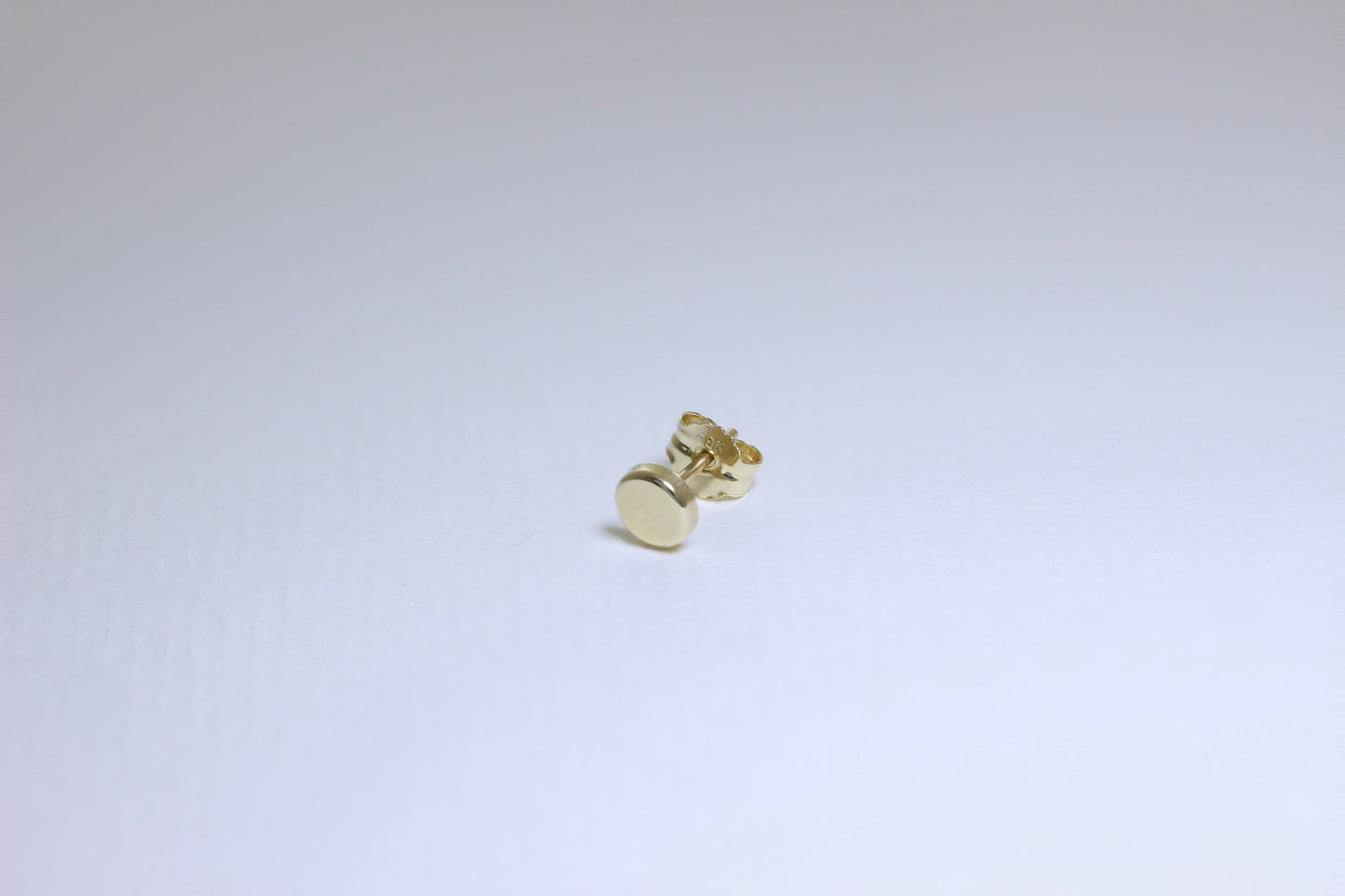 Boucle d'oreille simple à tige ronde de 4 mm en or 9 carats pour homme