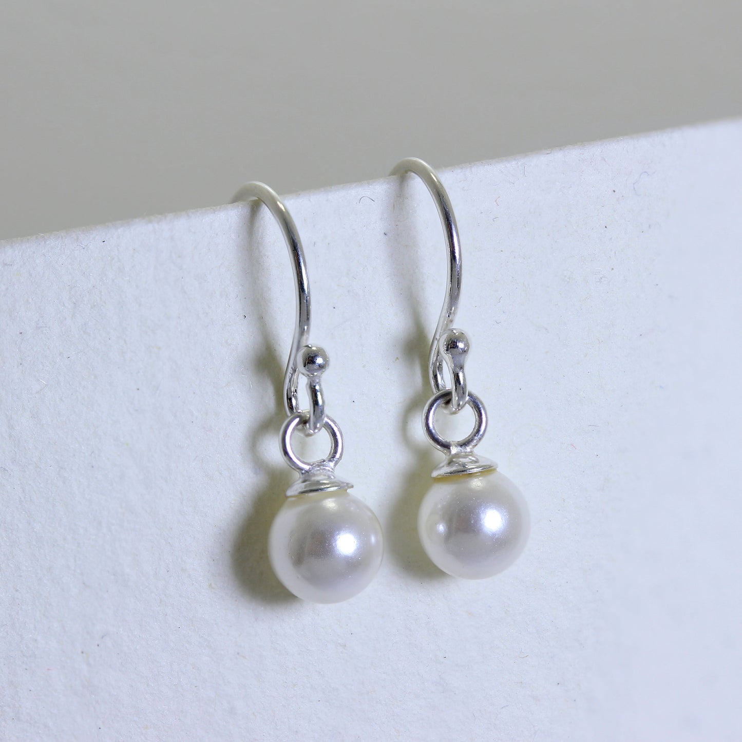 Boucles d'oreilles pendantes en argent sterling avec perles rondes de 5 mm en forme de crochet