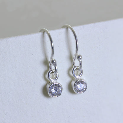Boucles d'oreilles pendantes en argent sterling avec zircones cubiques transparents de 3 mm en forme de hameçon