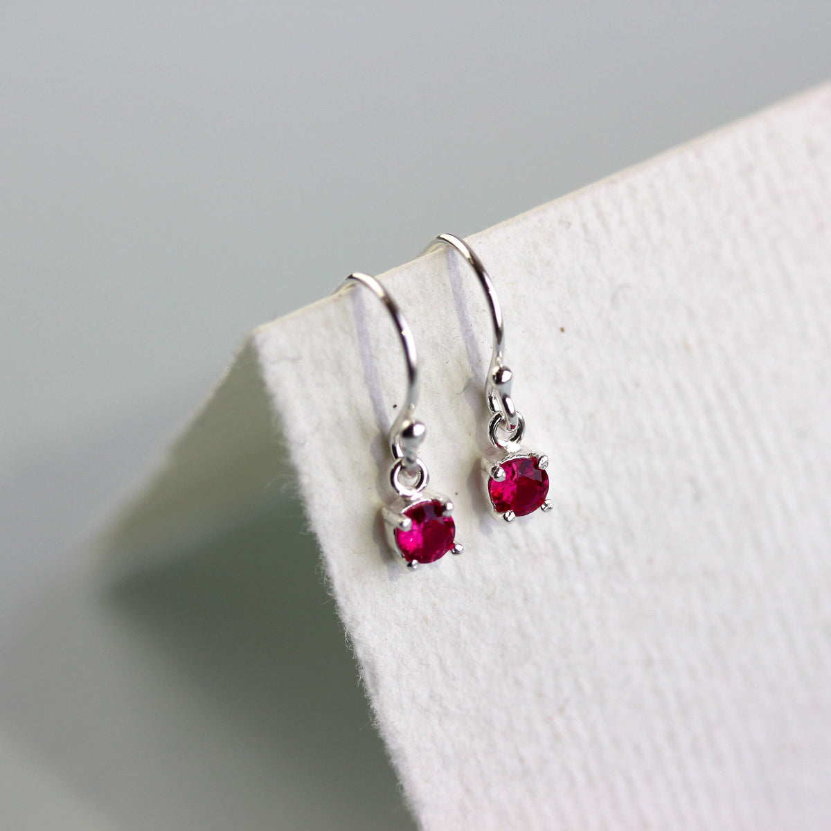 Boucles d'oreilles pendantes en argent sterling avec tourmaline et zircone cubique, pierre de naissance d'octobre