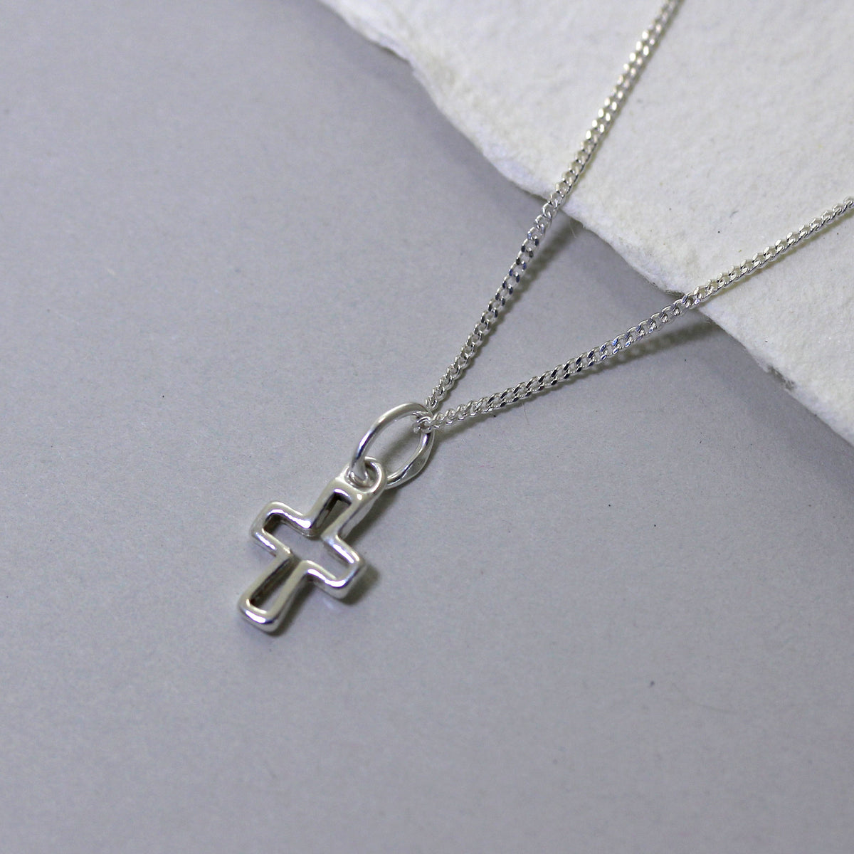 Collier en argent sterling avec croix minuscule - 35 à 81 cm