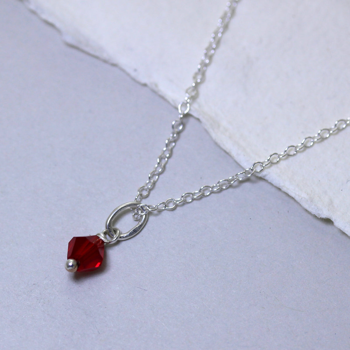 Collier en argent sterling avec perles en oxyde de zirconium rouge - 35 à 55 cm