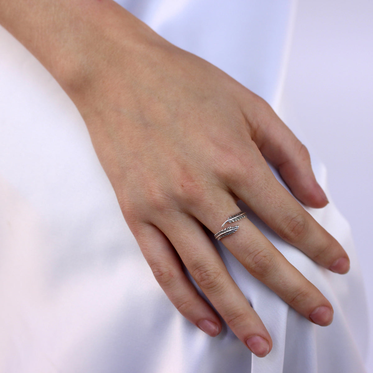 Bague réglable ouverte en argent sterling avec plume