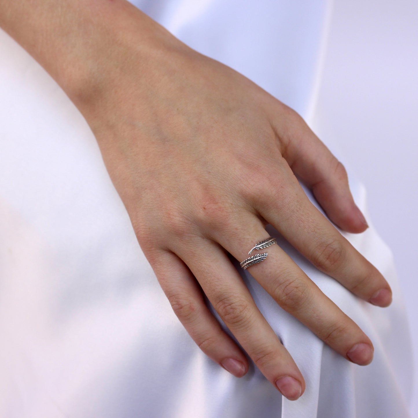 Bague réglable ouverte en argent sterling avec plume