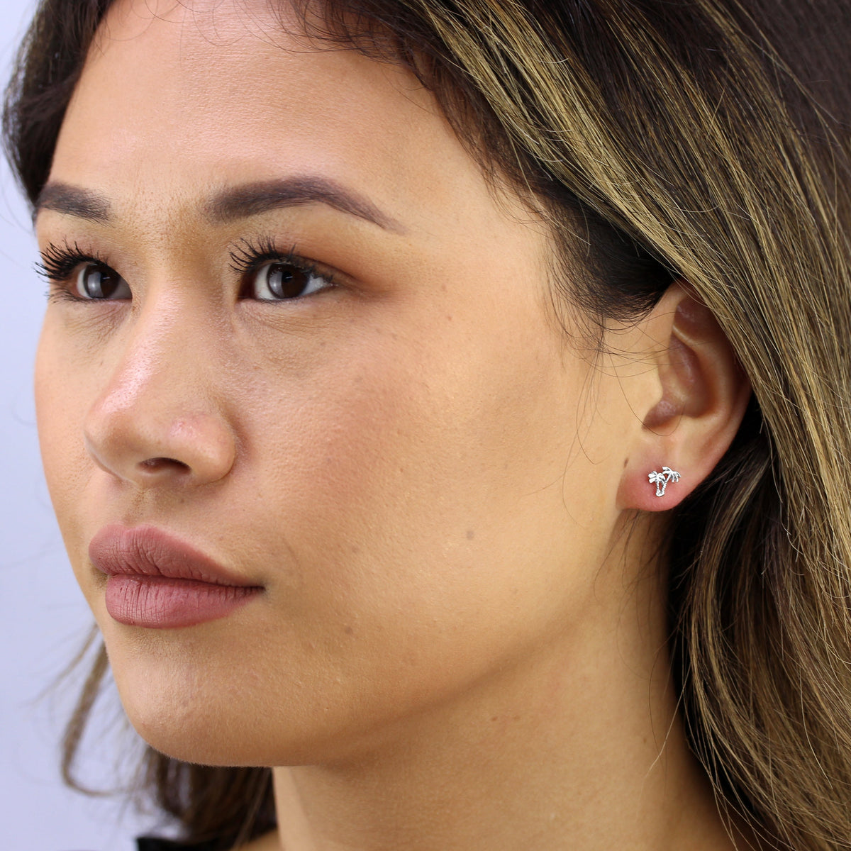 Petites boucles d'oreilles à tige en argent sterling en forme de palmier