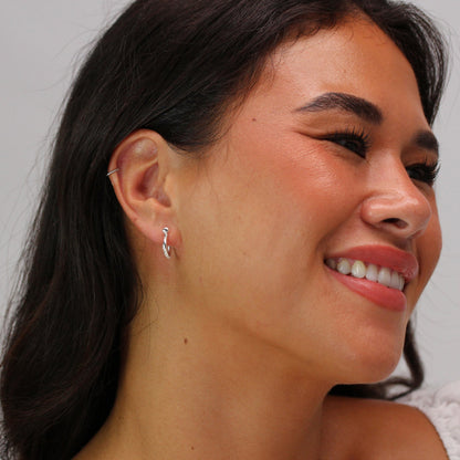 Boucles d'oreilles à tige en argent sterling avec tourbillon en oxyde de zirconium
