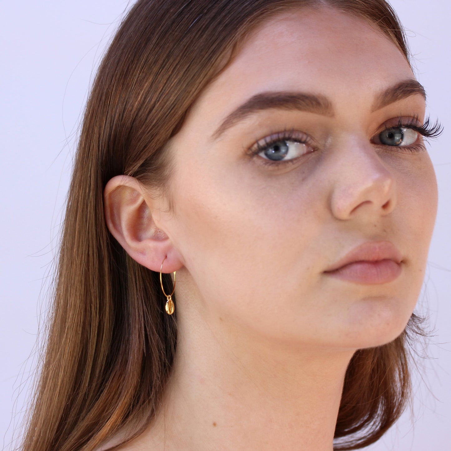 Boucles d'oreilles créoles en argent sterling plaqué or 16 mm avec coquillage cauris