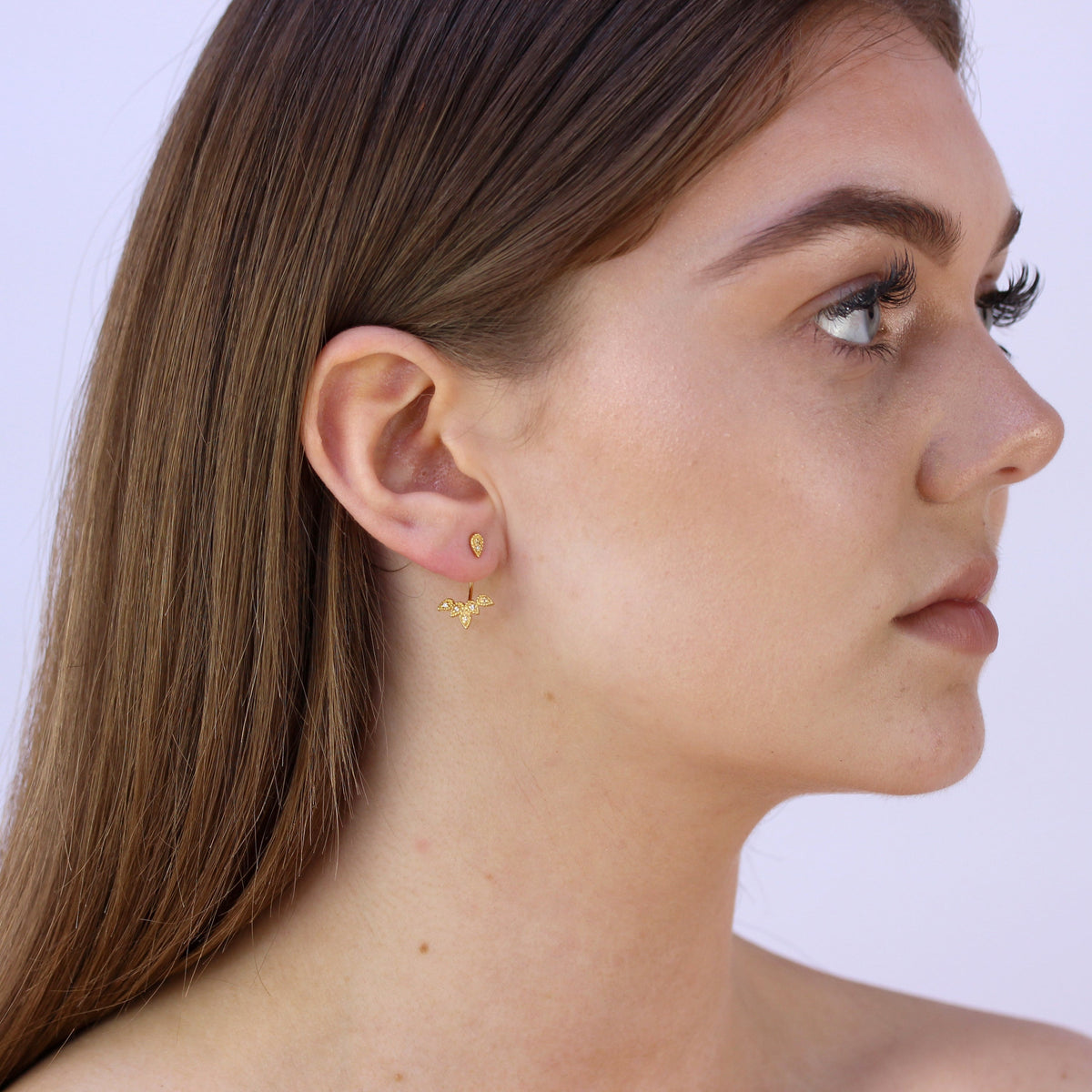 Boucles d'oreilles à tige en argent sterling plaqué or avec feuilles et zircones cubiques