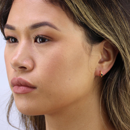 Boucles d'oreilles créoles en argent sterling plaqué or avec perles en imitation onyx