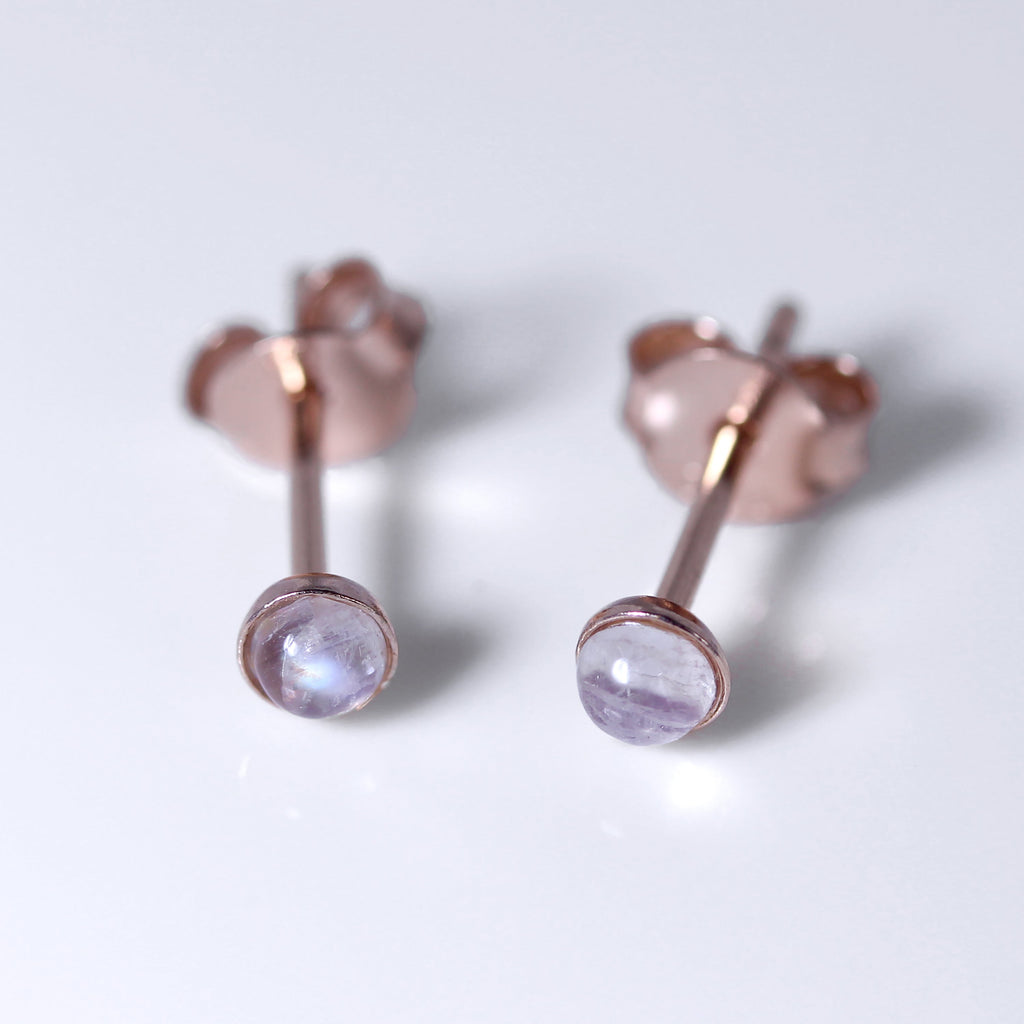 Boucles d'oreilles à tige en argent sterling plaqué or rose avec pierre de lune de 3 mm
