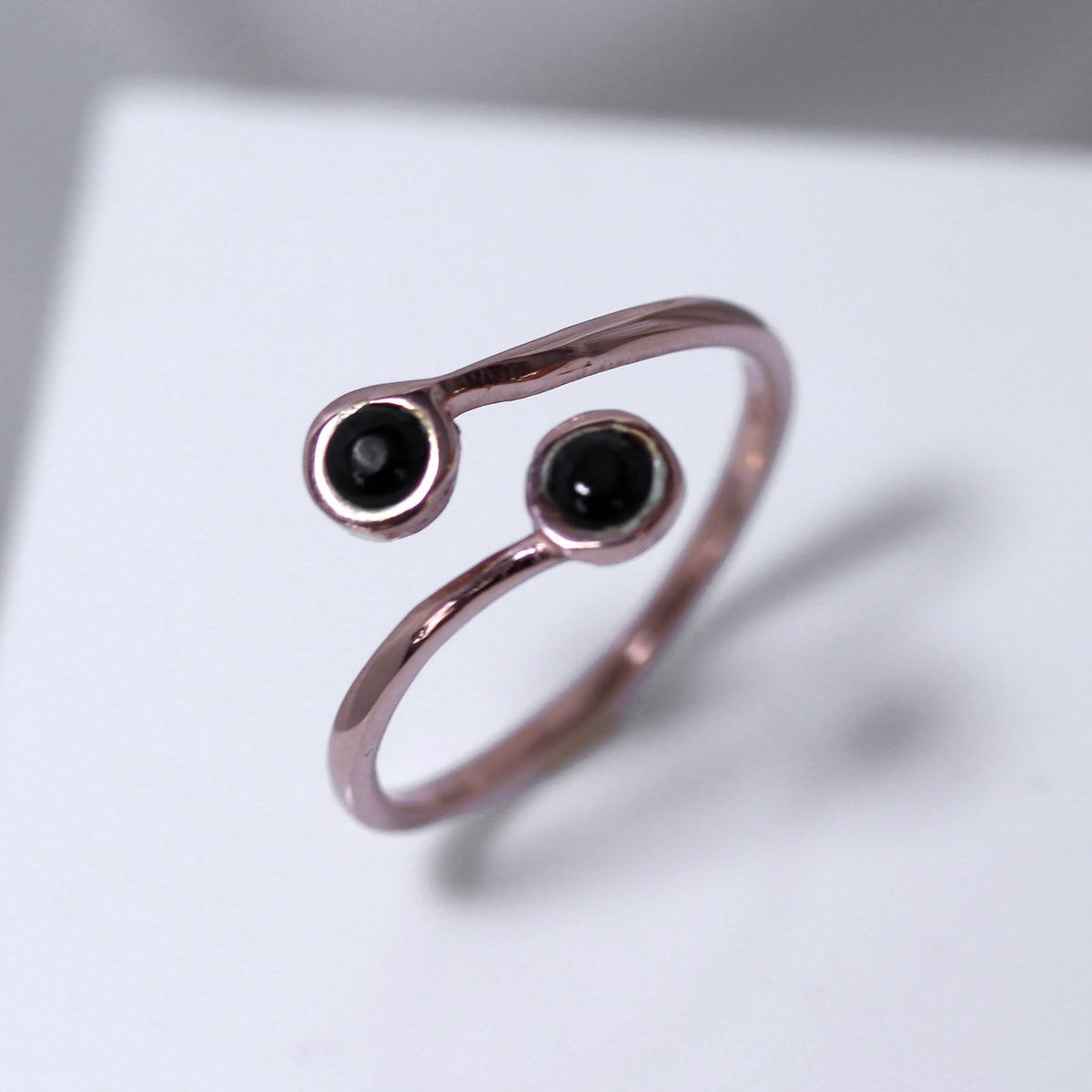 Bague ajustable en argent sterling plaqué or rose et faux onyx