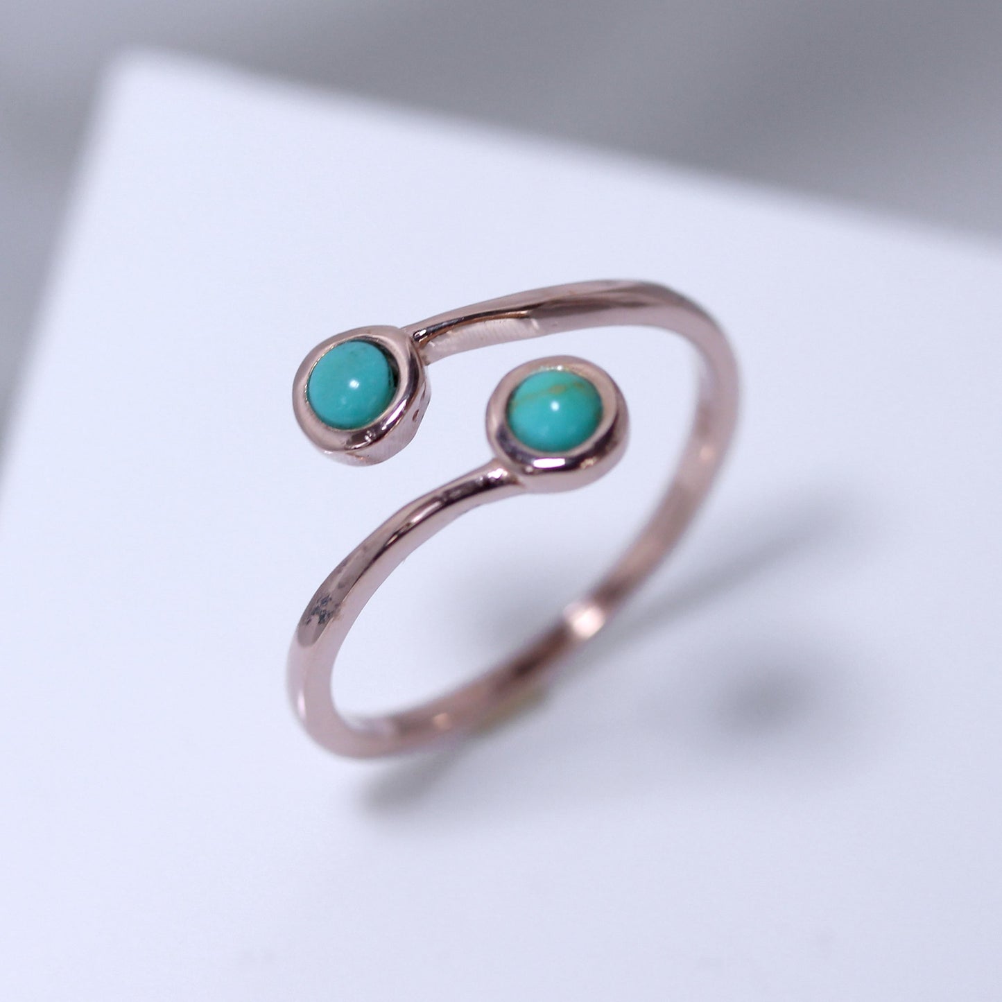 Bague midi en argent sterling plaqué or rose et fausse turquoise