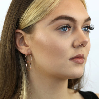 Boucles d'oreilles pendantes Infinity en argent sterling plaqué or rose