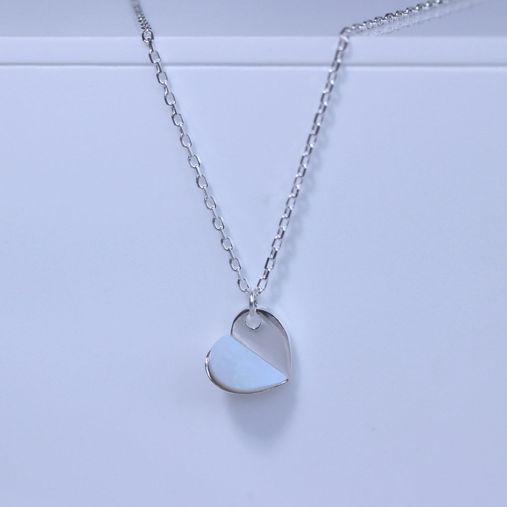Collier en argent sterling avec cœur en nacre fendue de 45,7 cm