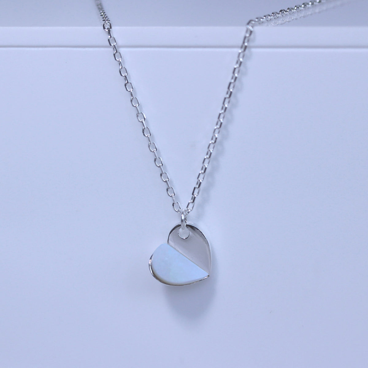 Collier en argent sterling avec cœur en nacre fendue de 45,7 cm