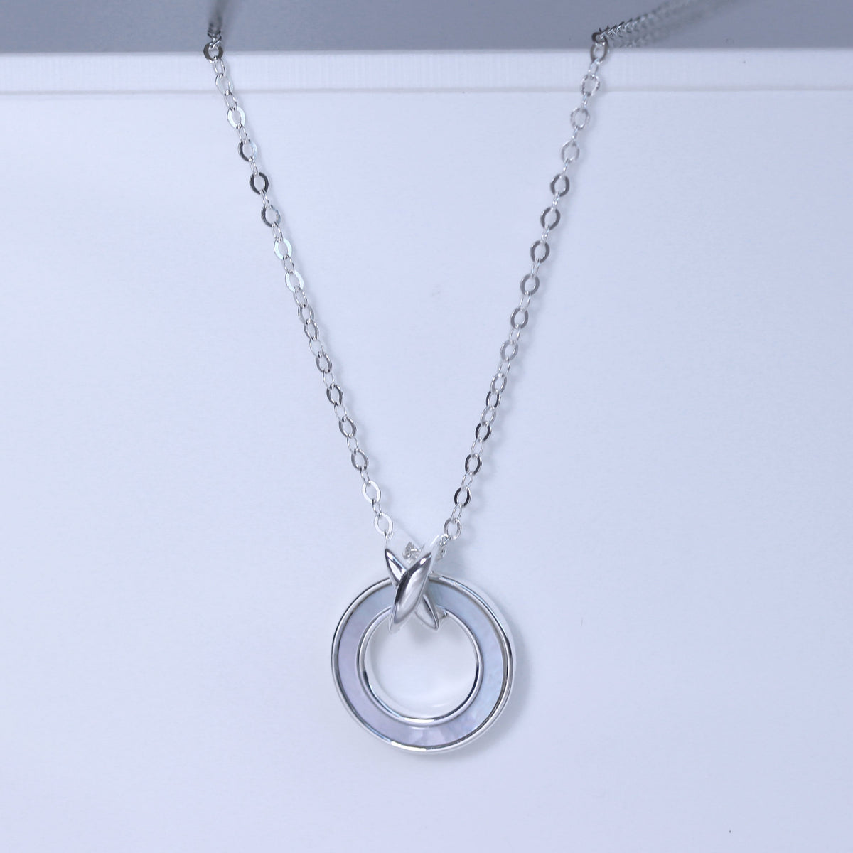 Collier cercle karma en argent sterling et nacre, 45,7 cm