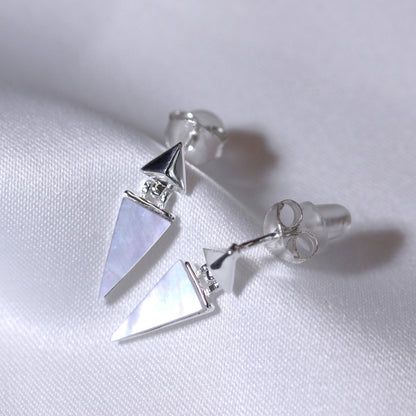 Boucles d'oreilles pendantes triangulaires en argent sterling et nacre