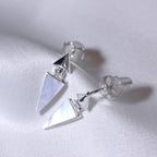 Boucles d'oreilles pendantes triangulaires en argent sterling et nacre