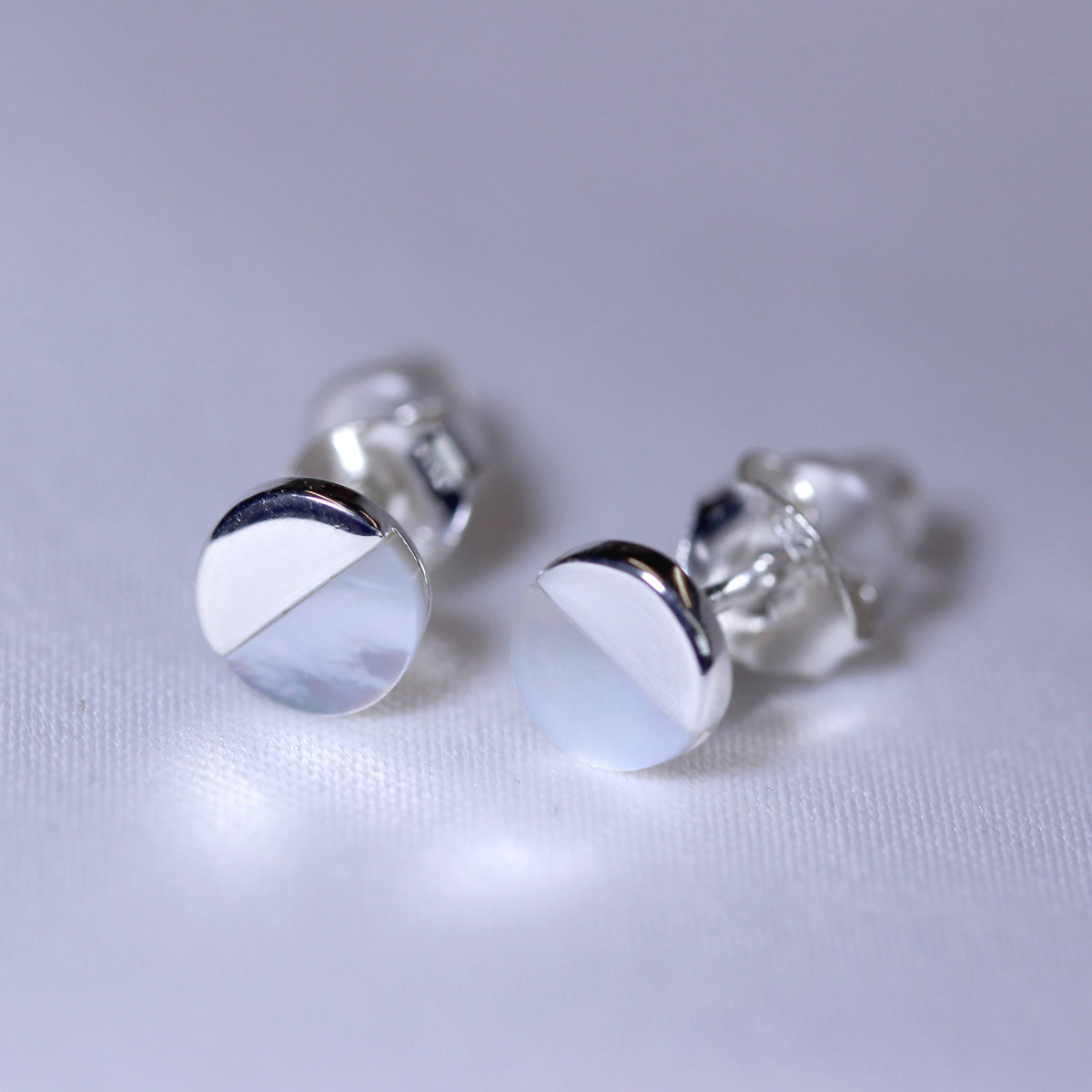Boucles d'oreilles rondes en argent sterling et nacre fendue