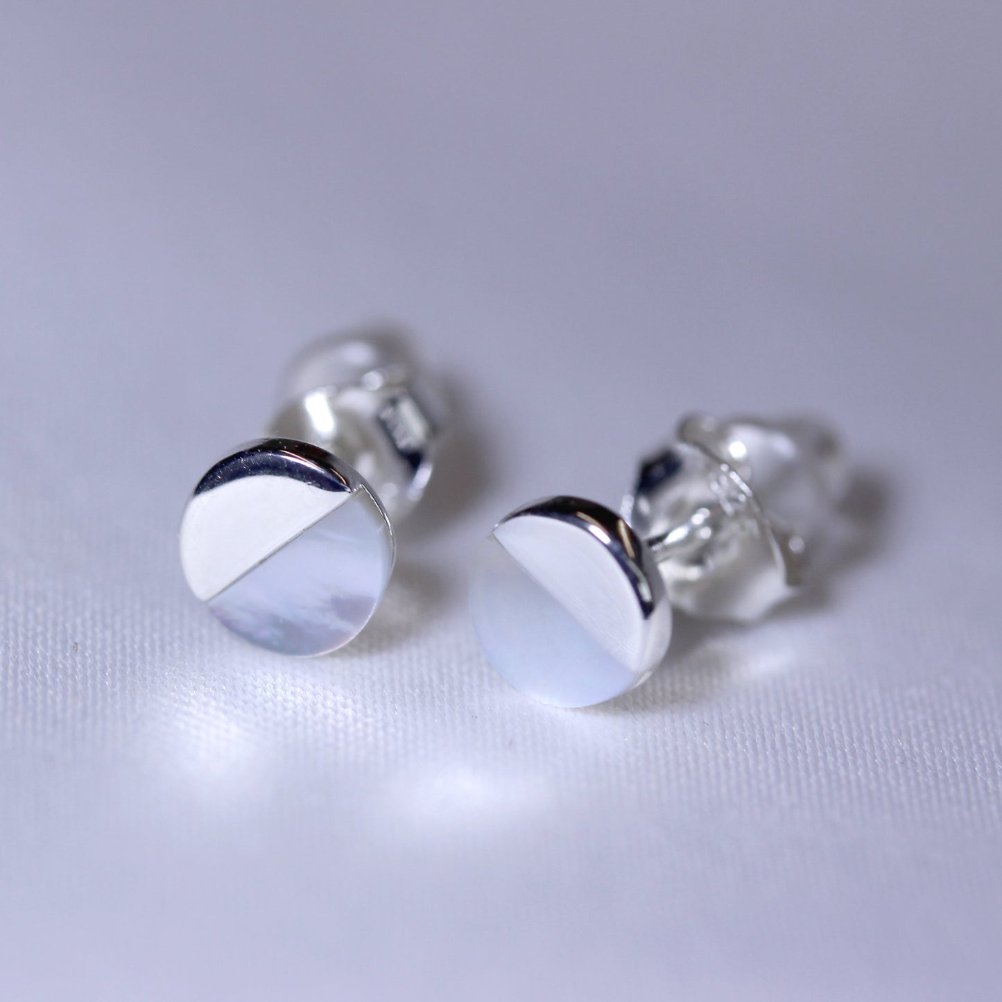 Boucles d'oreilles rondes en argent sterling et nacre fendue
