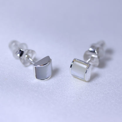 Boucles d'oreilles à tige en argent sterling avec dôme en nacre
