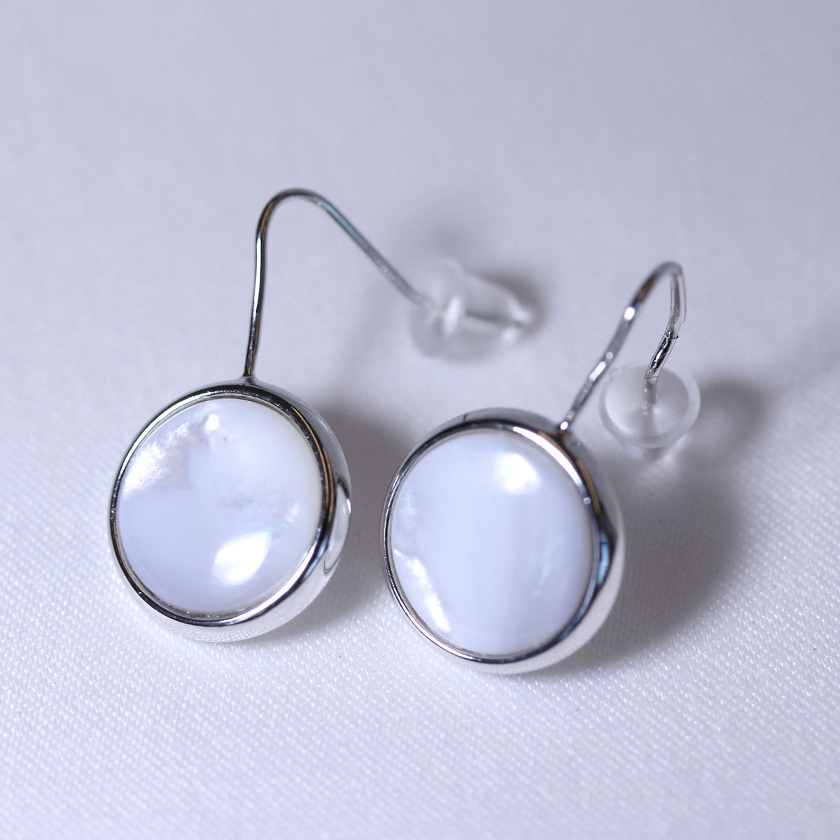 Boucles d'oreilles pendantes rondes en argent sterling et nacre