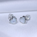 Boucles d'oreilles à tige en argent sterling et nacre en forme de cœur