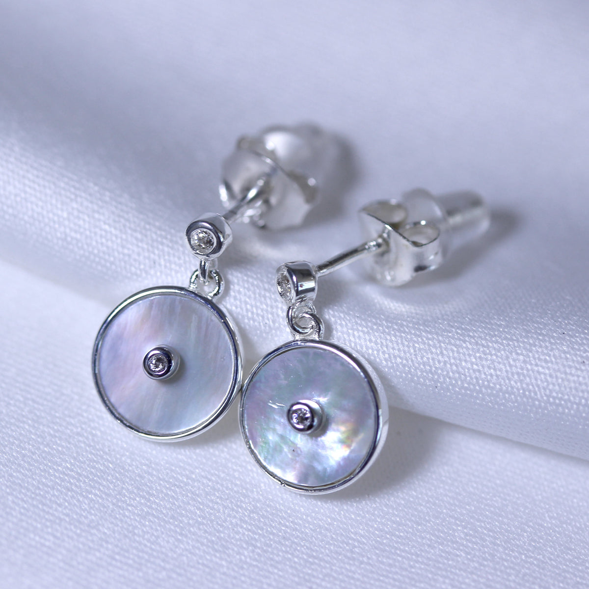 Boucles d'oreilles pendantes rondes en argent sterling, nacre et zircone cubique