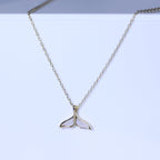 Collier queue de baleine en argent sterling plaqué or et nacre - 45,7 cm
