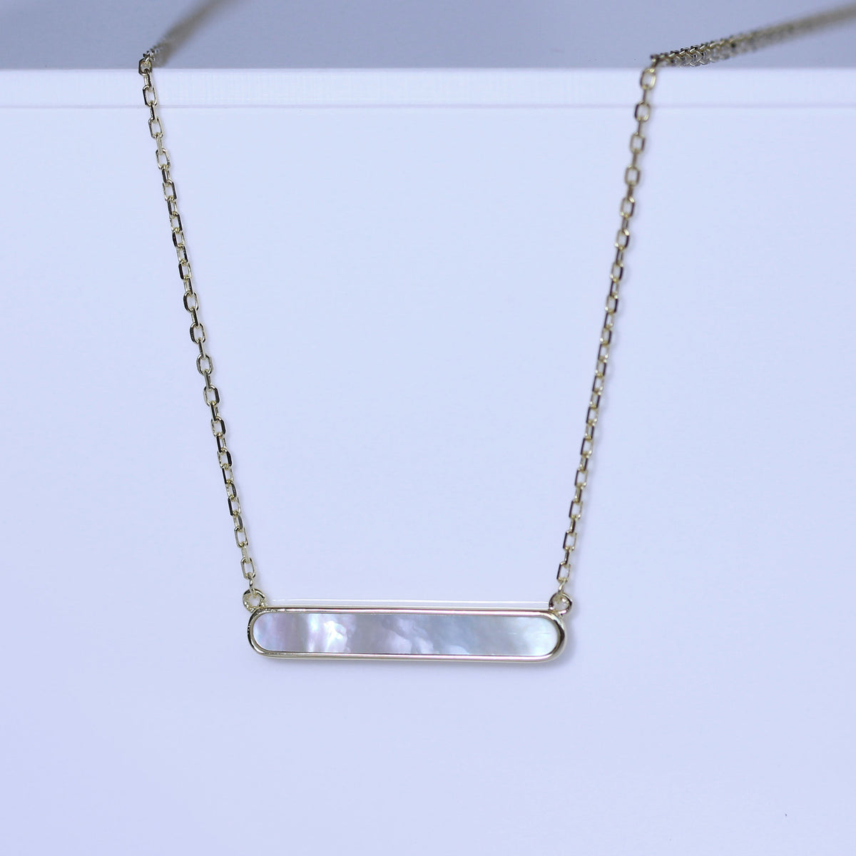 Collier en argent sterling plaqué or avec barre en nacre 45 cm