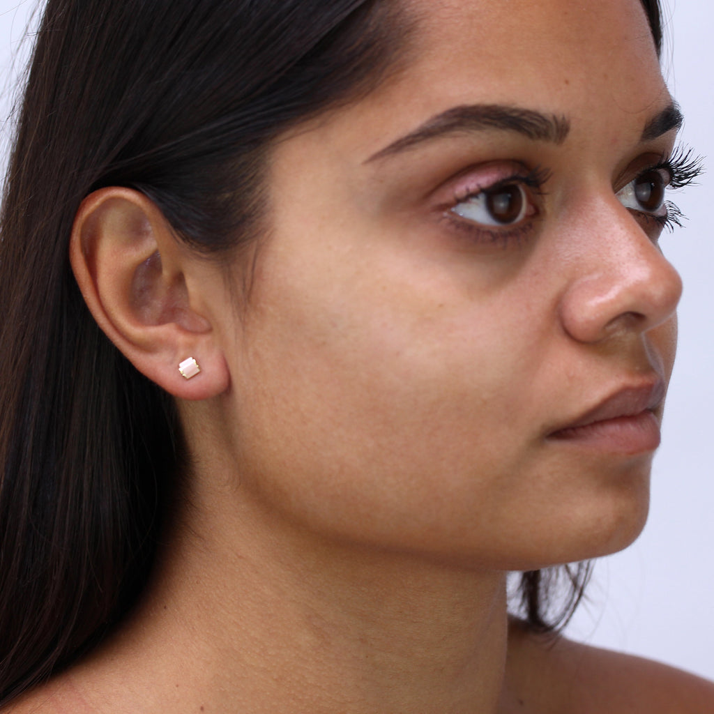 Boucles d'oreilles à tige en argent sterling plaqué or avec nacre bombée
