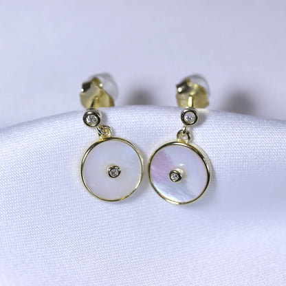 Boucles d'oreilles rondes en argent sterling plaqué or avec nacre et zircone cubique