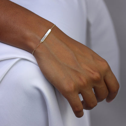 Bracelet réglable en argent sterling plaqué or avec barre en nacre