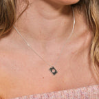 Collier personnalisé en argent sterling avec initiales de carte à jouer