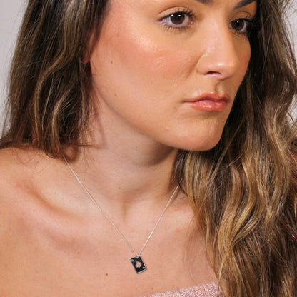 Collier personnalisé en argent sterling avec initiales de carte à jouer