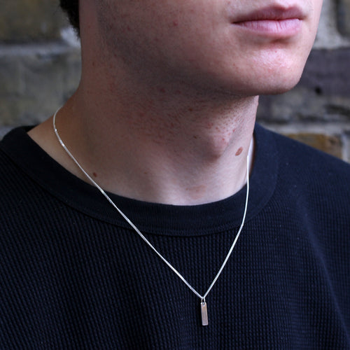 Collier en argent sterling avec mini-barre gravable, 40 à 71 cm