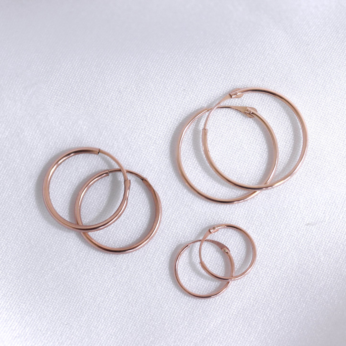 Ensemble de boucles d'oreilles créoles triples en or rose 9 carats, 10, 14 et 18 mm